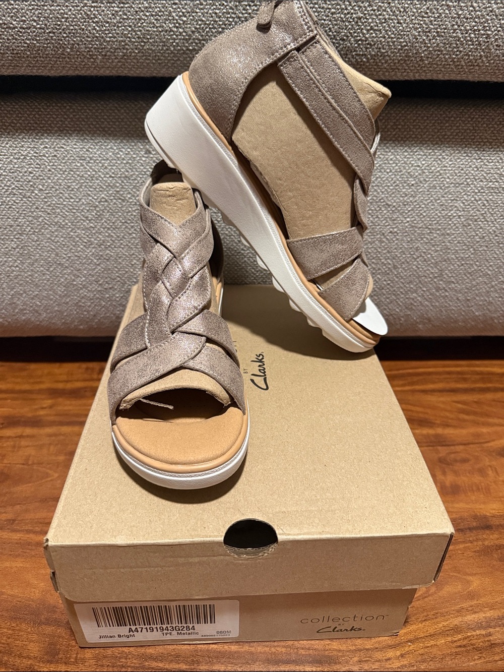 Clarks Women’s Taupe metallic Braided Sandal 8